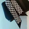 Sciarpe di lusso Designer Sciarpa di seta per le donne Sciarpe per la testa Lettera pieghettata Protezione solare Piccolo scialle Sezione sottile Fascia per capelli Legata Borsa Polso Cravatte per capelli