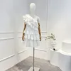 Abiti casual 2024 Arrivi di alta qualità in puro cotone bianco balza una spalla senza maniche a cascata mini abito estivo da donna