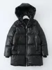 Trench da donna stile europeo e americano 2024 inverno pendolarismo moda ampia vestibilità calda giacca in cotone con cappuccio in ecopelle