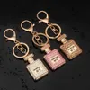 Sleutelringen Rhinestone Crystal Parfum Fles vorm Keychain 3 kleuren hanger Keyrfor dames tas sleutelhouder accessoires sieraden J240108