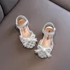 Summerne dziewczynki Buty księżniczki Rhinestone Pearl Bow Pearl Party Sandals Kids Bling puste Out Out Wedding Footwear 240108