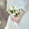 装飾的な花西洋の結婚式の花嫁を保持するブライダルブーケのポグラルスタイルの森のバラ乾燥結婚式