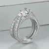 Ringos de cluster White CZ Engagement Luxury Crystal Round Stone Ring Conjunto