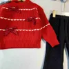 Novo bebê Tracksuits Designer Kids Sweater Set Tamanho 90-140 Alta Qualidade Red Bow Pulôver e Calças Largas Jan10