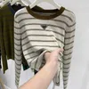 デザイナーの女性セーターセーターセーター編み2023AUTUMN冬Oネック長袖のゆるいピース