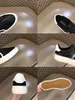 Scarpe firmate da uomo di moda con logo lettera intagliata scarpe casual slip on scarpe da ginnastica da ginnastica sportive da uomo di moda di lusso bianche nere