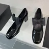 Chaussures simples vides à talon moyen et nœud noir, série Bow 2024