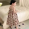 女の子のドレス2024夏の女の女の子韓国の花の袖の袖の長いスカート子供フルプリントローズキッズファッション気質ドレス
