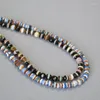 Halsketten mit Anhänger, ein Nischendesign mit exotischen Farben, Wellenmustern, himmlischen Perlen, echtem Achatstein und personalisierter Eleganz