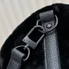 Designer Winter Duffel Bag Top Quality Puffy Shearling Keep Bandouliere 50 Mens Womens Bag Bagagem Grande Capacidade Sacos de Viagem Bolsas Carry Bagagens