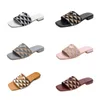 Kvinnliga designers broderade glidsandaler lägenheter glider svart solbränna triangel jacquard platt sandaler svarta beige flip flops sommar utomhusskor 36-42