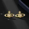 2024 Tasarımcı Xitai Queenjewellery S925 Gümüş İğne Mikro Kakma Elmas Kulaklıklar Kadın Satürn El Kırmızı Işık Lüks Küpe