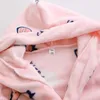 Robes de bébé Sweats à capuche Fille Vêtements de nuit pour garçons Serviettes de bain d'hiver Enfants Peignoir doux Pyjamas Vêtements pour enfants Vêtements chauds pour la maison 1-7 ans 240108