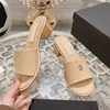 Femmes Slip On Pantoufles Designer Chunky Talons Sandales Designer En Peau De Mouton Diapositives Mules Chaussure De Loisirs En Plein Air 23ss Luxurys Dames Rond Toes Chaussure De Plage Avec Des Sacs À Poussière