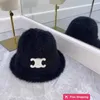 Designer Ball Caps C-lettera rete per capelli di coniglio etichetta in pelle di pura lana stile giapponese lavorato a maglia versatile cappello da bacino autunno e inverno cappello da pescatore K2KK