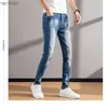 Jeans masculinos Versão coreana Mens Light Luxury Jeans Arranhões Slim Stretch JeansHigh Qualidade Dragão Bordado Jeans Elegante Sexy Jeans; L240109