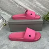 Designer Fashion Slip Sliders Paris Slides Sandals tofflor för män Kvinnor Het unisex Pool Beach Flip Flops Storlek 35-46