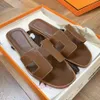 Marca de luxo designer chinelos de praia slides sandálias para mulheres senhoras verão mulas moda casual clássico couro liso slider sapatos branco preto