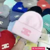 Casquettes de créateur Lettre Chapeau tricoté Arc de triomphe pour femmes Mode Chapeau de laine polyvalent Automne et hiver Chapeau chaud et froid Show Face Petit bandeau Chapeau tendance PEPI