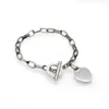 Bracciale a cuore Forever Love Catena quadrata Cuori Bracciale con ciondoli Braccialetti di design Acciaio al titanio placcato oro 18 carati per le donne Regali di gioielli per la fidanzata