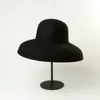 Bérets King Wheat Wide Edge Big Brim Laine Formel Noir Hepburn Femmes Fedora Stage Show White Felt Cap Winter Lady Perform Red Top Hat