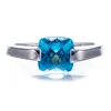 Anneaux de cluster 8 mm Suisse Blue Topaz Rhodium sur bague en argent sterling