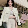 Xpqbb Spring White Tweed Jacket Women Korean Fashion Golden SingleBreasted Short Coat Ladies Pockets Long Sleeve Outwear 240108