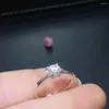 Bagues de cluster 1,6 gramme véritable bague de moissanite en or blanc 18 carats pour femme de bureau 0,5 ct VVS Grade D couleur