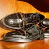 2023 Goldketten geschnitzte Brogue für Herren, modische Schnürschuhe, handgefertigte Herren, formelle Business-Schuhe