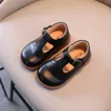 Barn Mary Janes British Style T-strap Tre färger Vintage 21-30 Little Girl's Leather Shoes All-Mtach School Barn Flats 240108