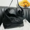 Designer Vivienne Bag Kaiser Witwe Saturn Wildleder Leder mittelalterlicher Tragetasche Unterarmtasche große Kapazität Eins schulter -diagonaler Kreuz Hobo -Tasche