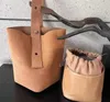 Bolso tipo cubo Pebble de diseño pequeño Otoño/Invierno ante nuevo mate