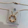 Collier de pneus de voiture pour femmes et hommes boutique en ligne Or haute édition Full Sky Star Big Cake Femme plaqué avec rose 18 carats Advanced Fashion Light avec boîte d'origine Pan