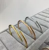 مسمار Bracelhigh Quality فاخرة كلاسيكية سوار مصمم سوار الأزياء للجنسين كفة سوار الذهب المجوهرات عيد الحب هدية