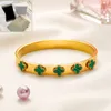 Designer Luxe Bangle Womens Boutique Charm Clover Bangle Hoge kwaliteit meisje paar sieraden Multi kleur Boutique armband met doos cadeau sieraden armband