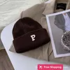 Designer Ball Caps Snail Crawling Home Webbplats Red P Letter Versail Woolen Hat Children's Autumnwinter Korean Edition Student Warm Stickover Hat NK9P