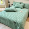Lekka luksusowa pokrywa łóżka lambowola zagęszcza się przeciwgłyp Solidny kolor ciepły pikowane łóżko do łóżka mleko aksamitne 240109