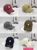 Designer Ball Caps Stereoskopisk bokstav B Family Baseball Hat Mens and Womens Autumn Fashion Casual Personality Versatile Trendy Cool Hard Top Duck Tongue Hat Displa