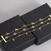 Un designer senior esplosivo crea un braccialetto a Y. Bracciale di lusso con pietre preziose in oro e diamanti per il caro braccialetto della famiglia madre