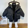Zima bawełniana kurtka chłopcy czarny płaszcz z kapturem dzieci odzież wierzchnia odzież wierzchnia nastolatka 38Y Kids Parka wyściełana snowsit 240108