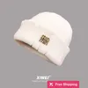 Designer Ball Caps Marque tendance MIN chapeau tricoté perforé pour les femmes polyvalent pour l'automne et l'hiver chapeau de laine chaud pour les couples propriétaire chapeau froid en peau de melon pour les hommes