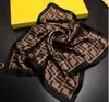 Lenços de designer lenço de designer 100% seda tamanho 53*53 com caixa de presente moda letras para mulheres presente férias de verão