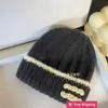 Designer Ball Caps Hoge kwaliteit Triomfboog Zoete Zachte en Kleverige Gebreide Muts Paneelkleur Verdikte Wollen Hoed Herfst en Winter Warme Koude Hoed H444