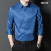 メンズドレスシャツスプリングメンズビジネス長袖プレーンソリッドソリッド通気性快適なシャツカジュアル標準フィット男性作品