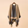 Kobiety Zima Faux Cashmere Grustowana Ponchos Knofry długie modne ciepłe opakowania Elegancka batwing Cardigan Cape Coat 240108