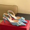 Chaussures de marque célèbres Sandales féminines et talons hauts Féquettement de créateurs Sandales pour femmes Banquet de mode Poirée Erreur Luxury