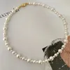 T GG Collana di design con fibbia magnetica, collana di perle con perline, design di nicchia femminile, catena con clavicola, catena leggera di lusso, gioielli da donna