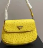 Ladies Diamond Bag mångsidiga underarmsäckar Märkesdesigner Handväskor minimalistiska och fashionabla messengerväska