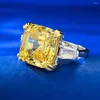 클러스터 링 럭셔리 큰 사각형 12 12mm Asscher Cut Yellow Topaz 보석 여성 결혼 약혼 반지 이브닝 파티 여성 보석