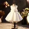 Kız Elbiseler Beyaz Saten Çiçek Düğün İncileri için Puffy Bow sevimli parti çocuklar Bebek Pageant Doğum Günü Gowns Elbise 2024